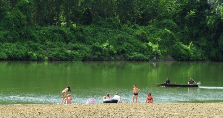 Strand a Tisza partján